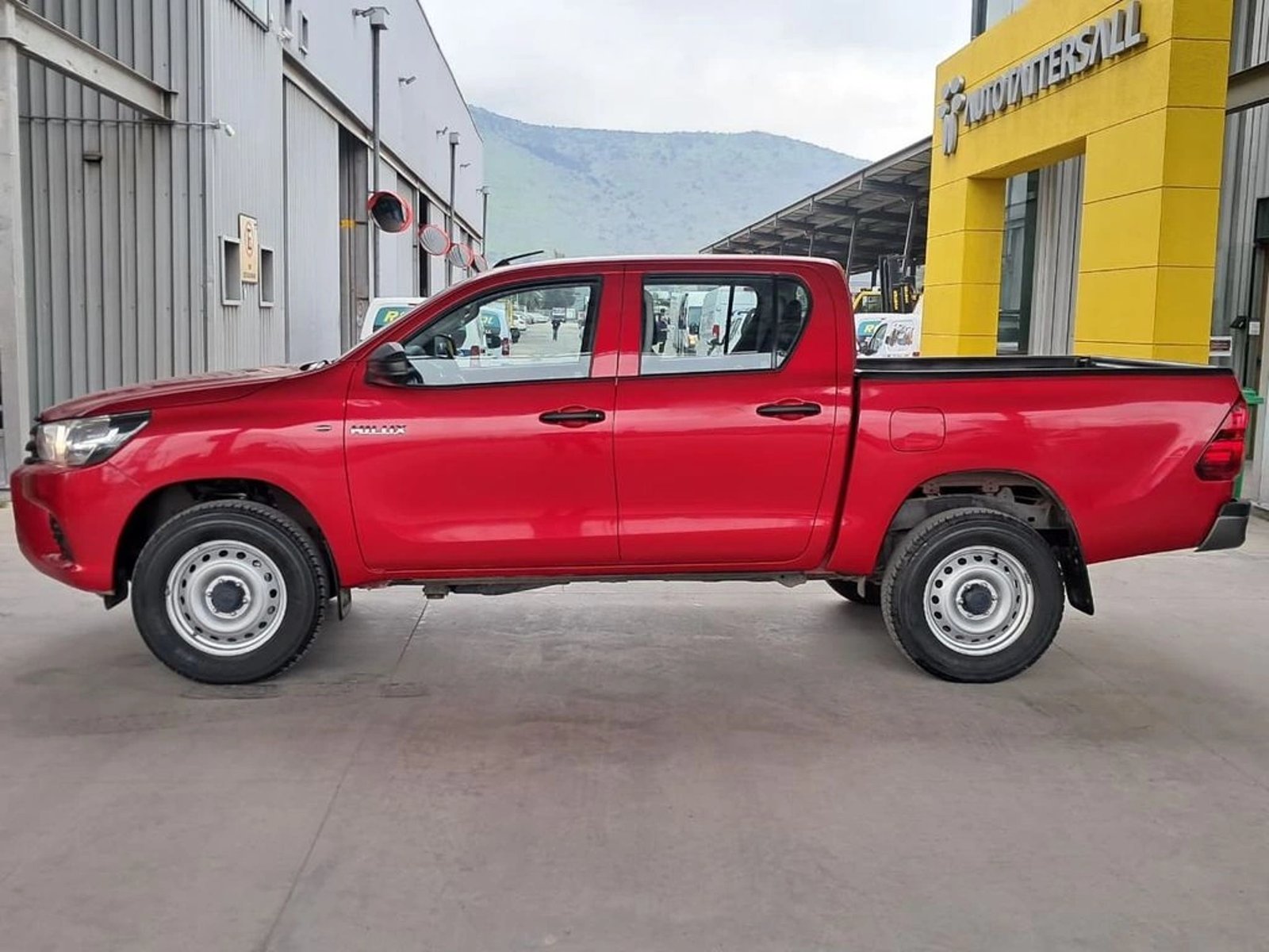 Toyota HILUX 2.4 DX 4X2 MT 2023 - Imagen 9 de 19