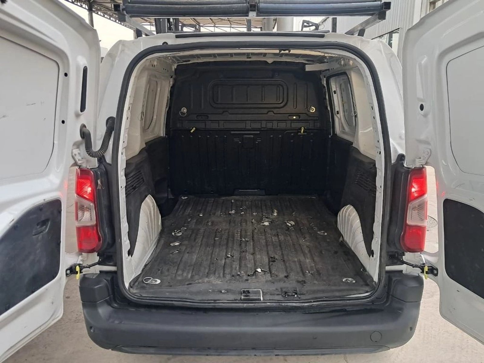 Peugeot PARTNER L1 1.5 HDI 4X2 MT 2024 - Imagen 8 de 19