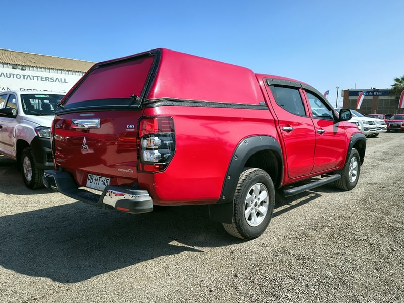 Mitsubishi L200 2.4 KATANA CR 2021 - Imagen 7 de 20