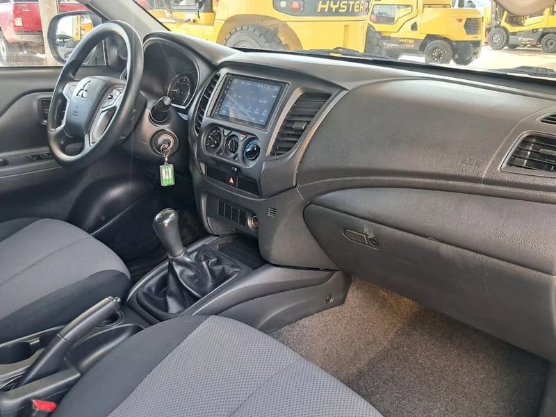 Mitsubishi L200 KATANA 2.4 CR MT 4X2 2021 - Imagen 17 de 20