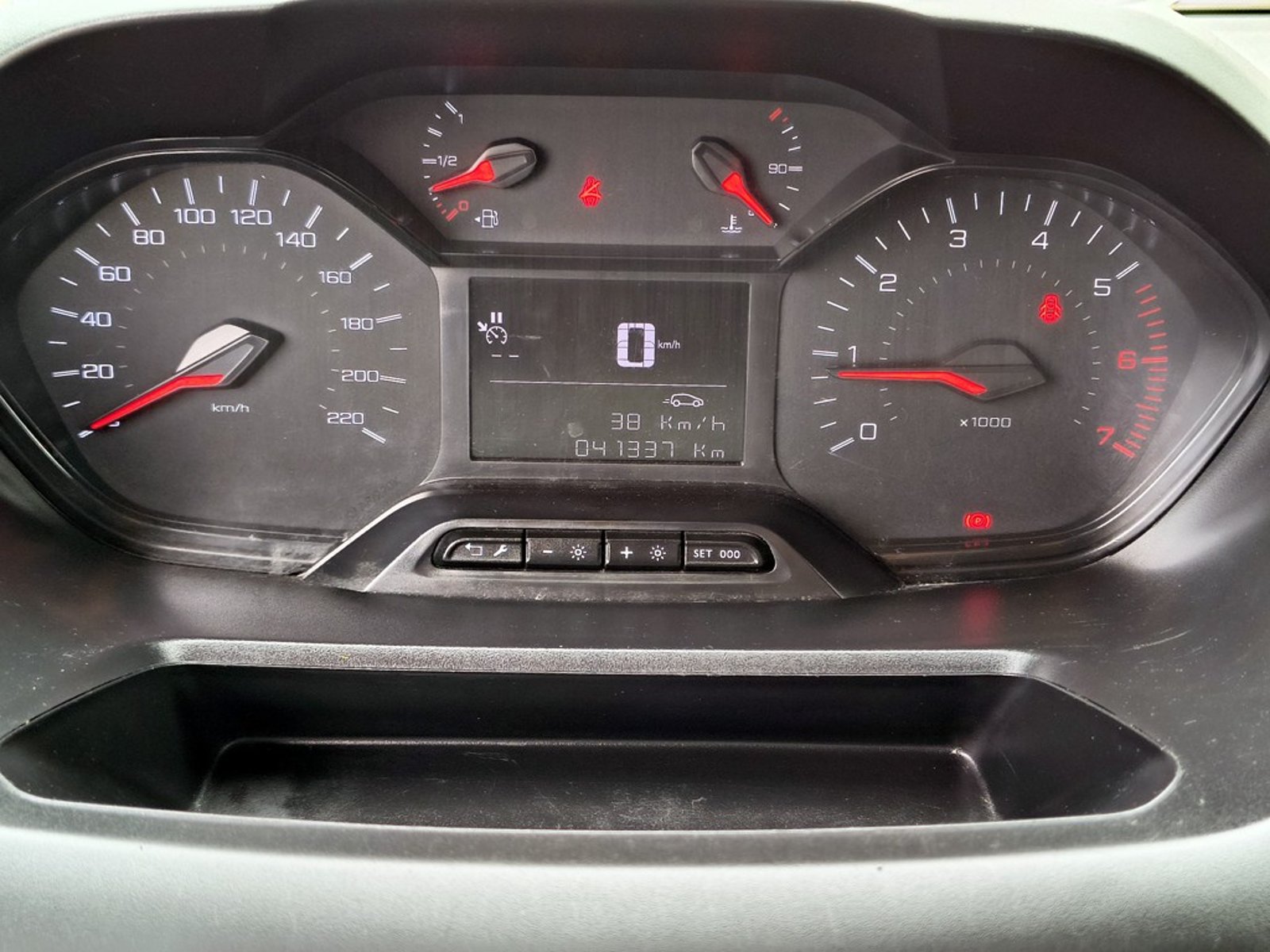 Peugeot PARTNER L1 1.5 Diesel 4X2 T/M 2024 - Imagen 12 de 16