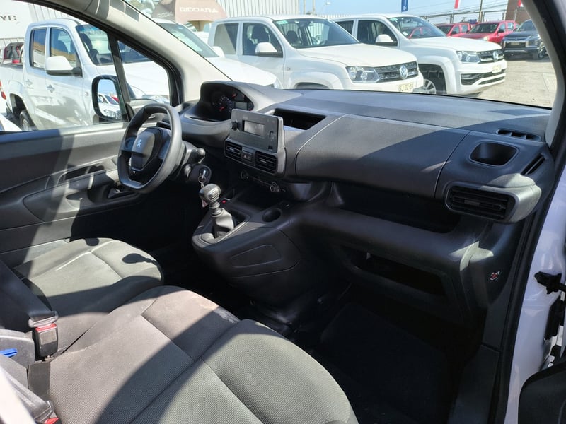 Peugeot PARTNER L1 1.5 Diesel 4X2 T/M 2023 - Imagen 15 de 16