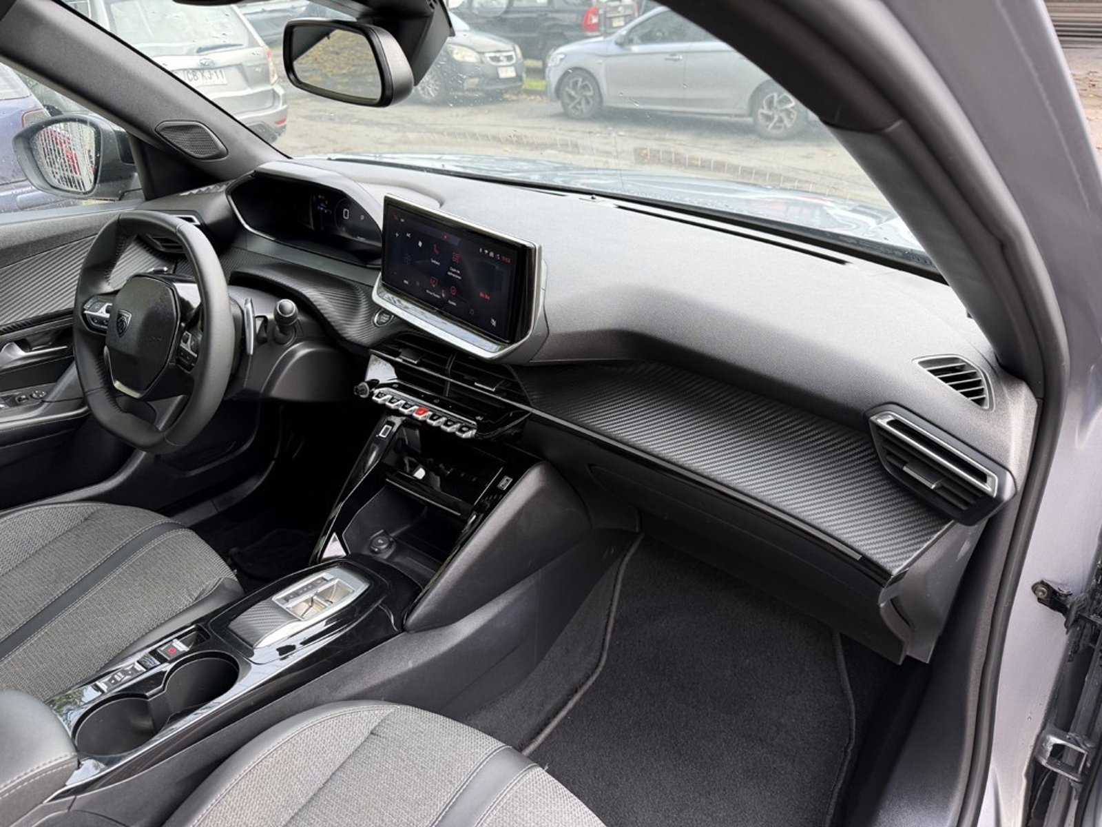 Peugeot 2008 1.5 ALLURE PACK  DIESEL AT 2025 - Imagen 10 de 20