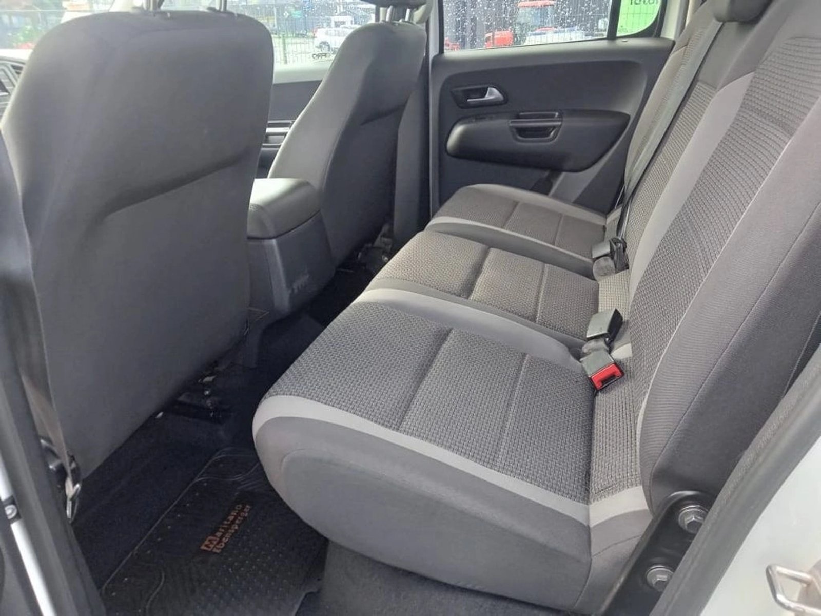VOLKSWAGEN AMAROK TRENDLINE 2.0 4X4 2023 - Imagen 5 de 6
