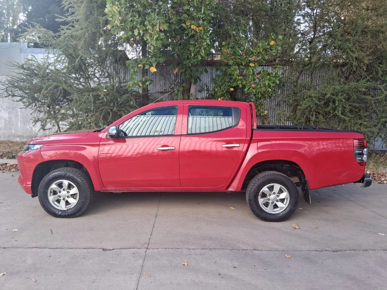 MITSUBISHI L200 KATANA CR 2.4 DC 4x2 2022 - Imagen 5 de 12