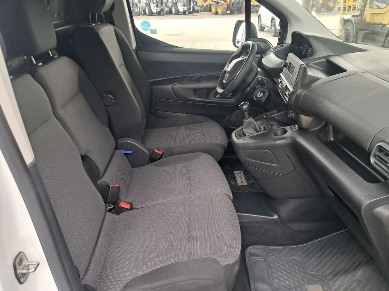 Peugeot PARTNER L1 1.6 HDI 4X2 MT 2022 - Imagen 15 de 20