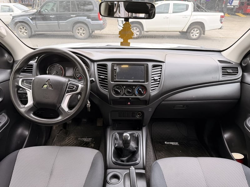 Mitsubishi L200 2.4 KATANA CR 2023 - Imagen 19 de 20
