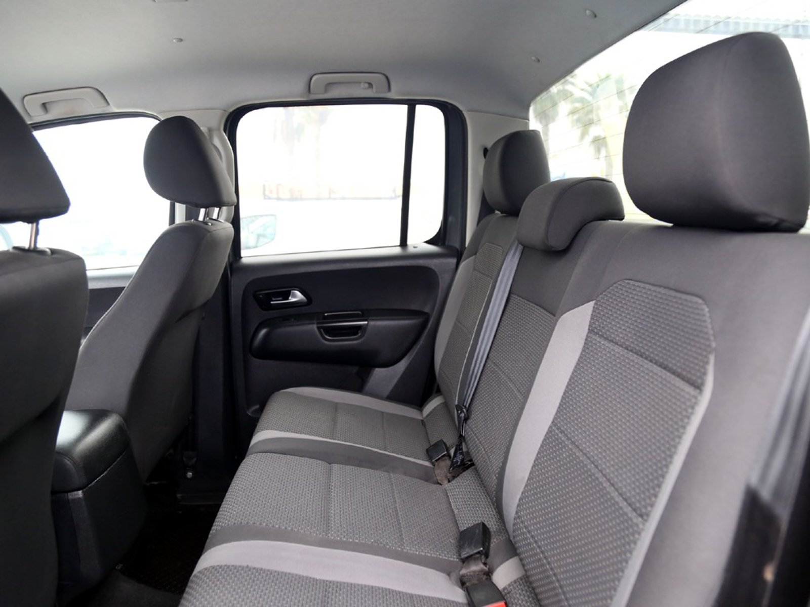 Volkswagen AMAROK TRENDLINE 4X2 2.0 MT 2023 - Imagen 14 de 20