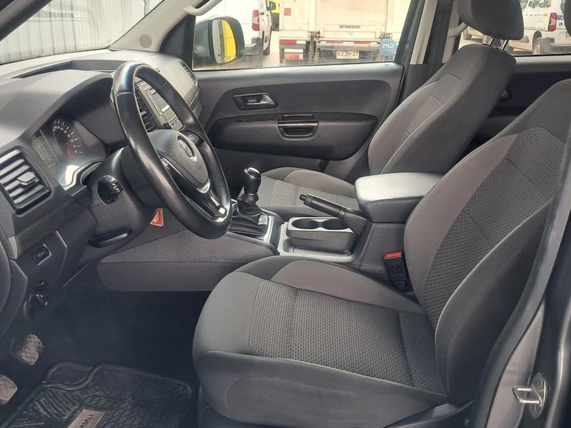 Volkswagen AMAROK TRENDLINE 2.0 4x2 MT 2023 - Imagen 12 de 20