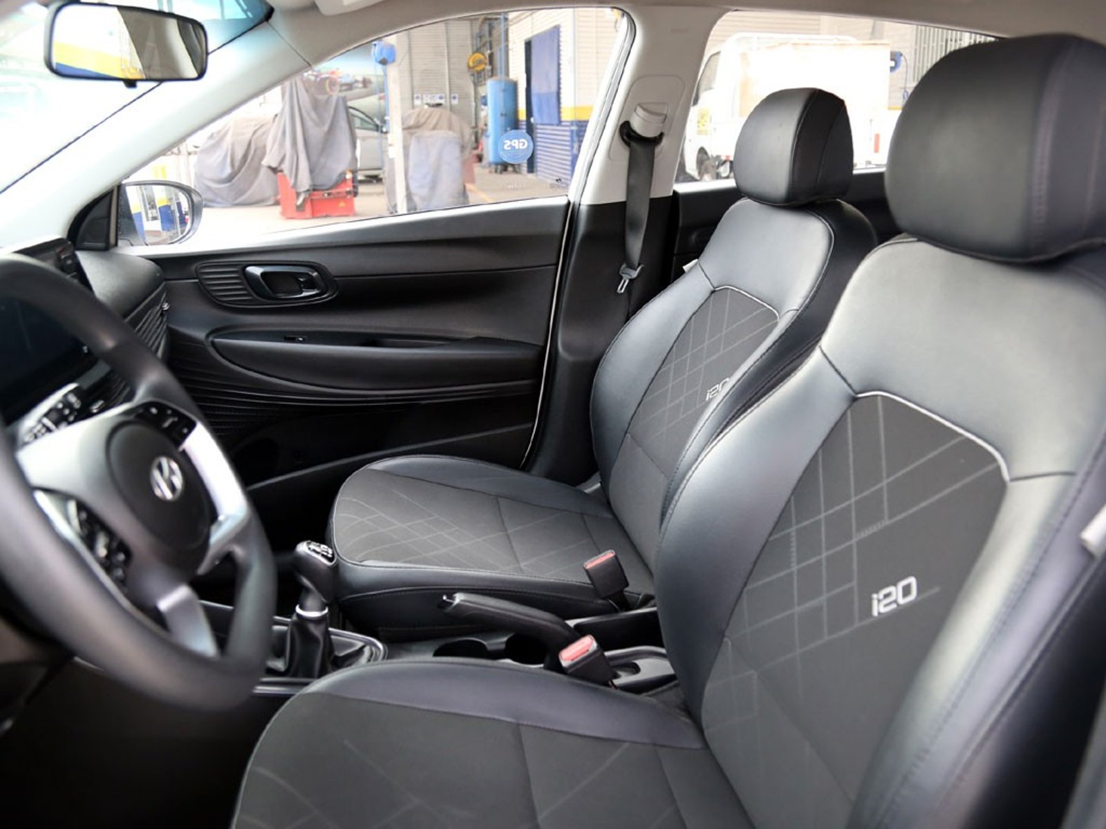 HYUNDAI I20 1.4 PLUS FL BI3 4X2 HB MT 5P 2025 - Imagen 17 de 20