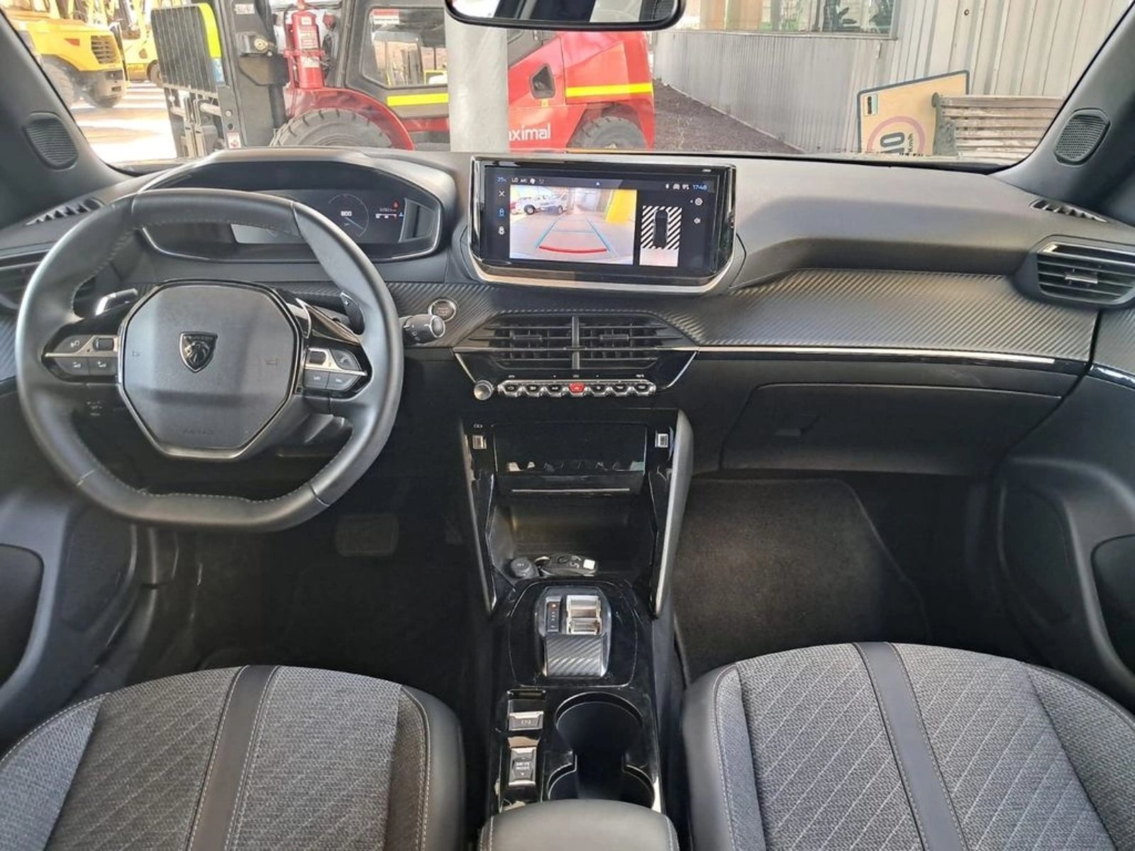 PEUGEOT 2008 ALLURE 1.5 BLUEHDI 2025 - Imagen 15 de 20