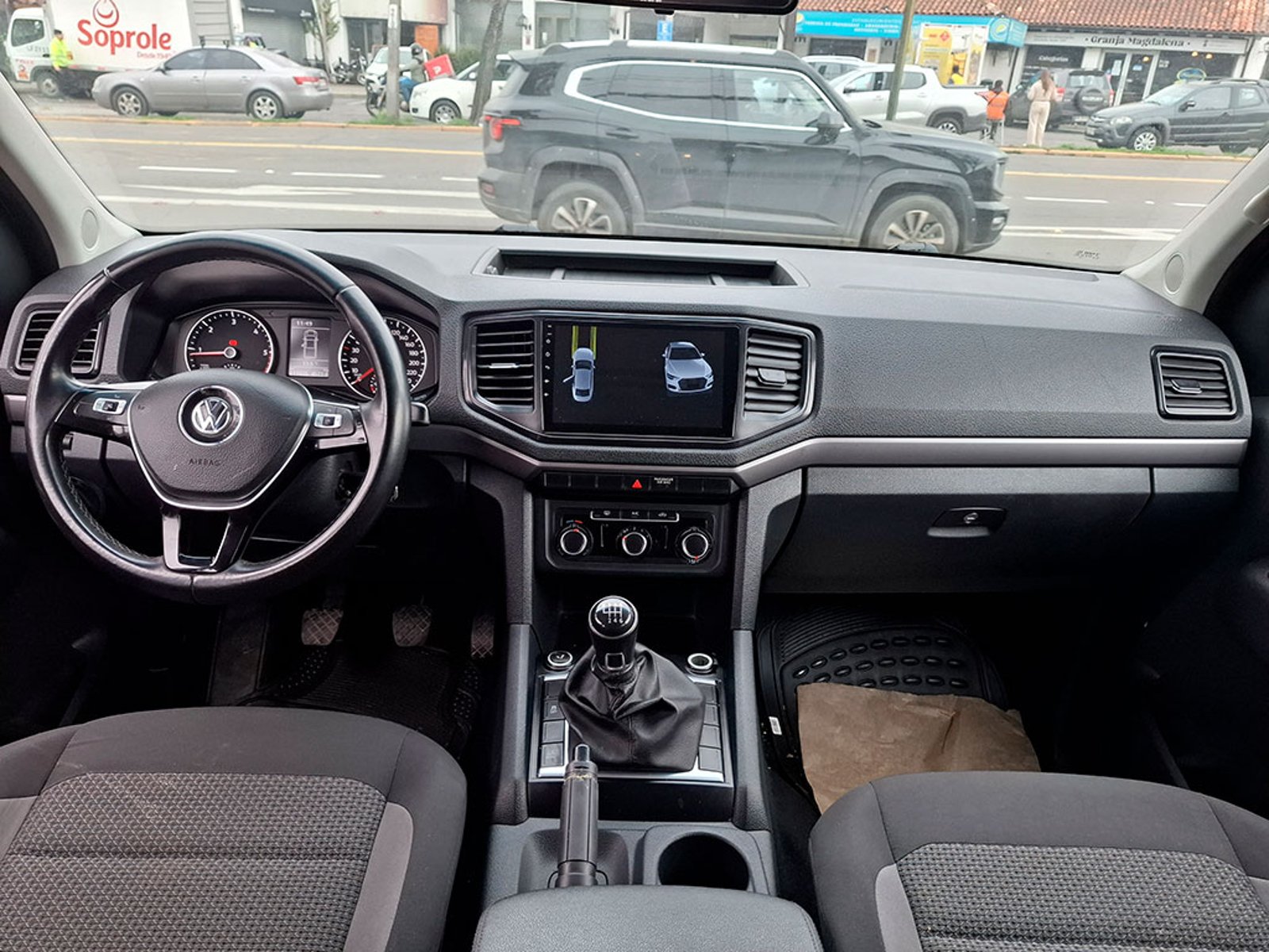 Volkswagen AMAROK 2.0 Confortline 4X4 2023 - Imagen 8 de 20