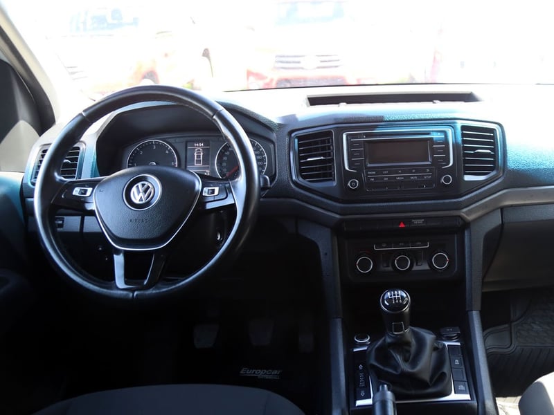 Volkswagen AMAROK 2.0 TRENDLINE DIESEL 4X4 MT 2023 - Imagen 14 de 20