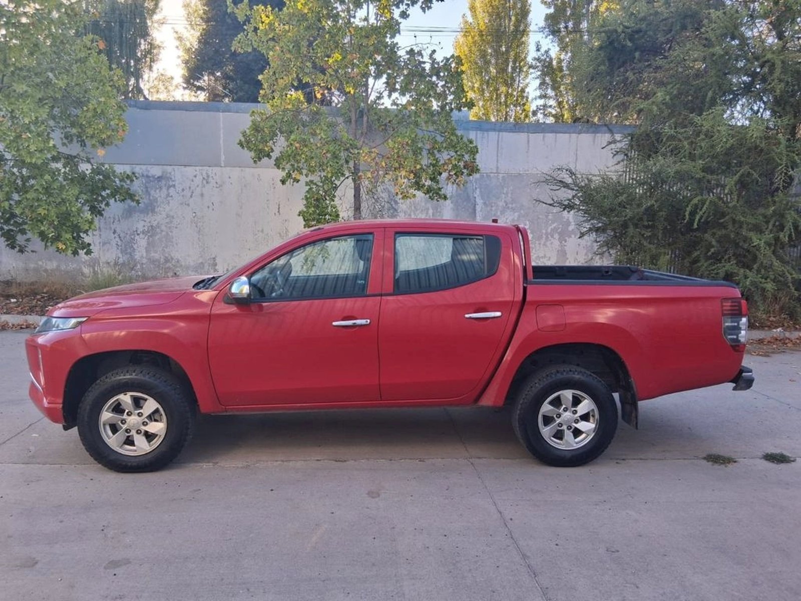 MITSUBISHI L200 KATANA CR 2.4 DC 4x2 2022 - Imagen 5 de 12