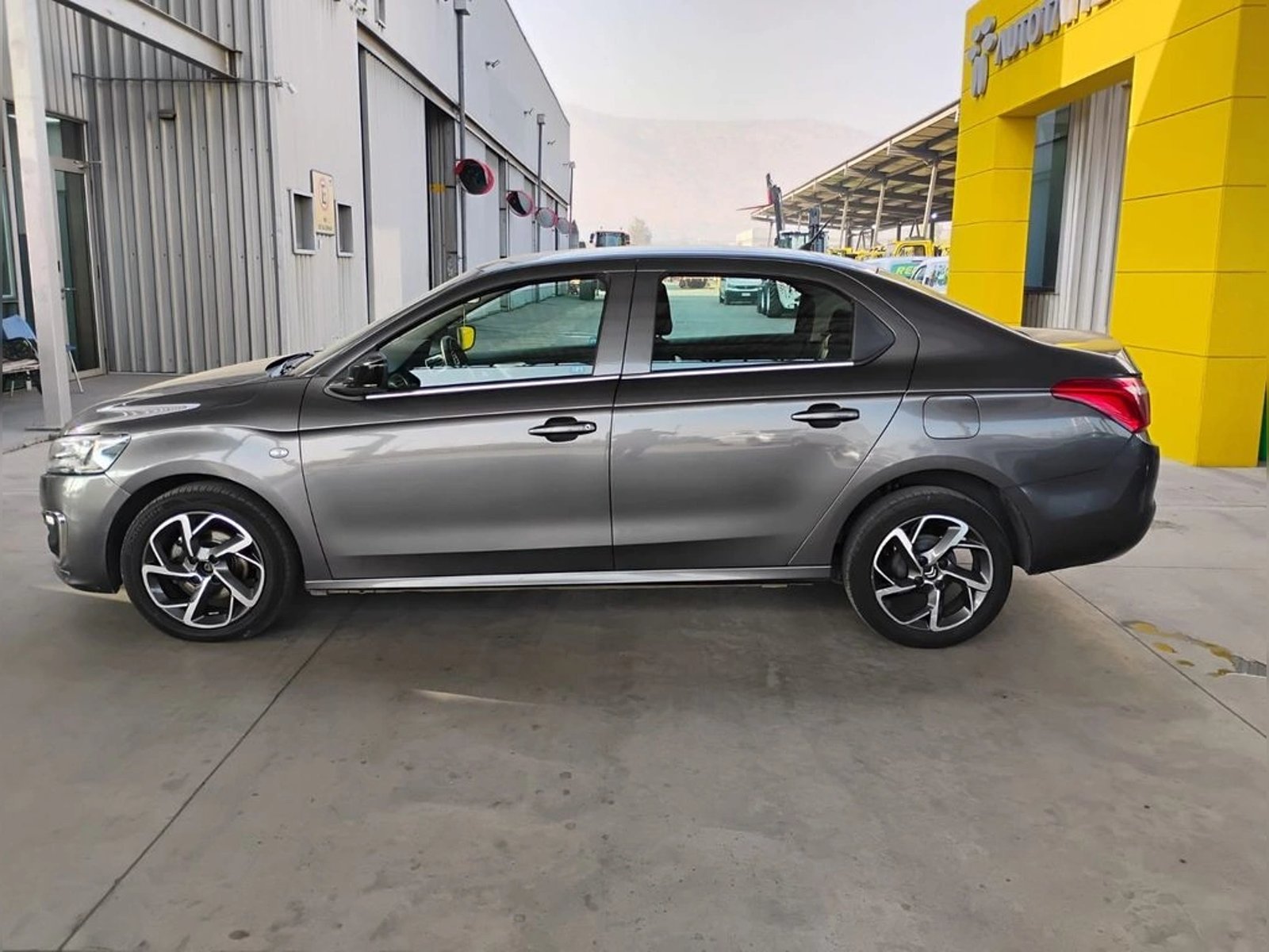 CITROEN C-ELYSEE 1.6 HDI 92 BVM SHINE MT DIESEL 2022 - Imagen 9 de 15