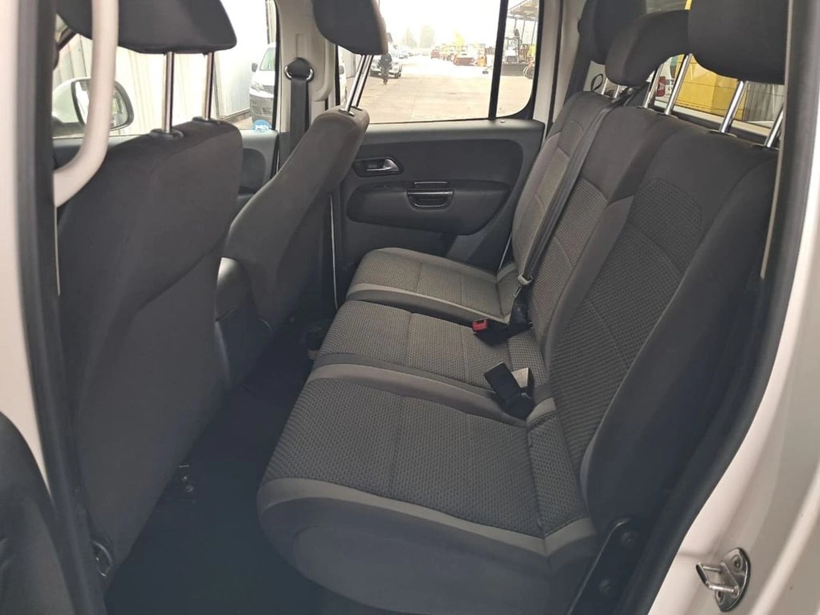 VOLKSWAGEN AMAROK TRENDLINE 2.0 4X4 MT 2023 - Imagen 14 de 19