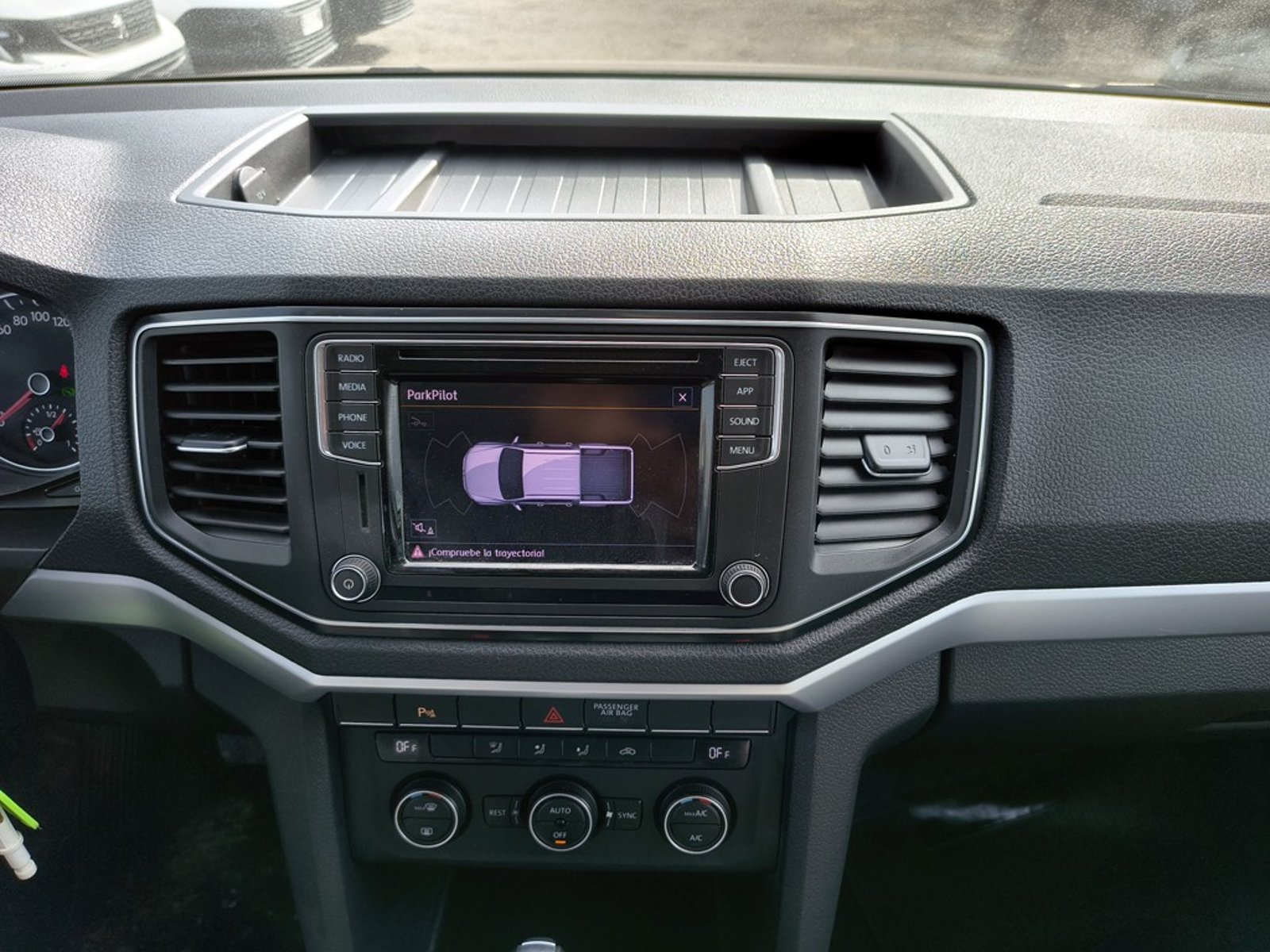 VOLKSWAGEN AMAROK 2.0 Highline AT 4X4 2023 - Imagen 17 de 20