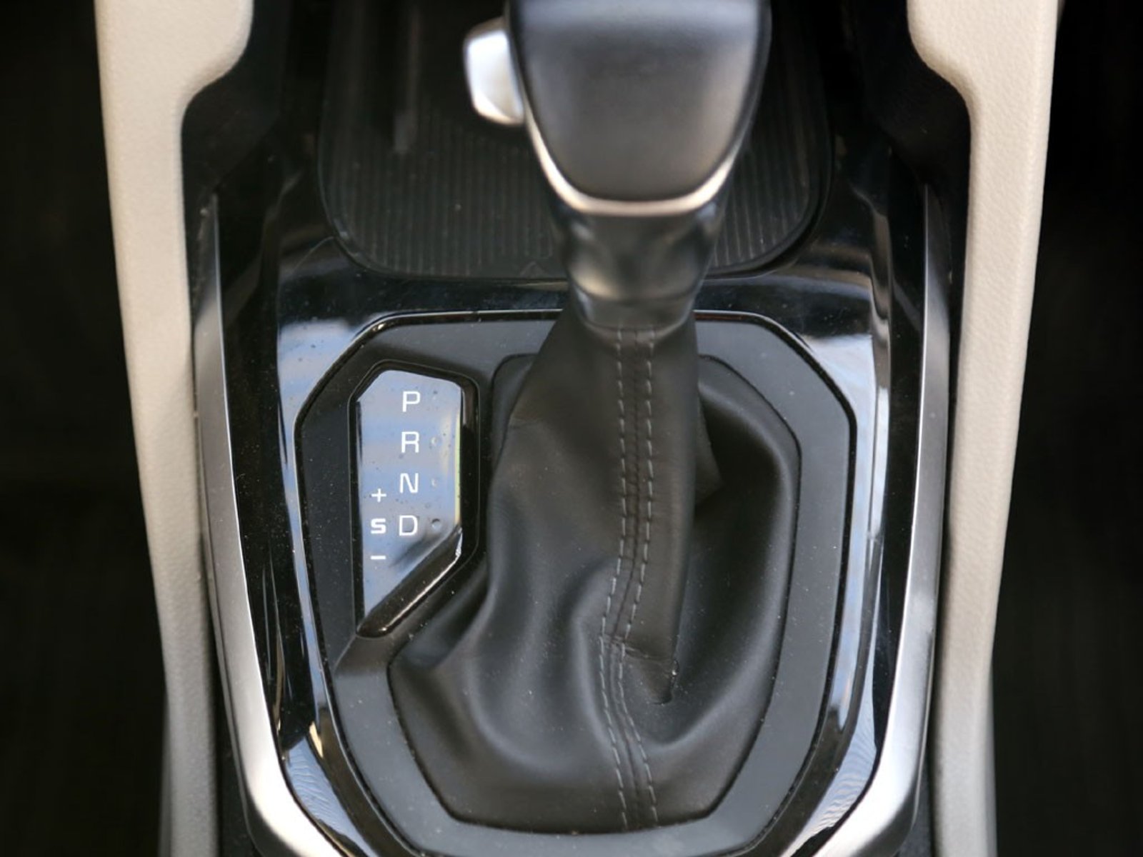 Kia CARENS EX 1.4 AUT 2023 - Imagen 15 de 20