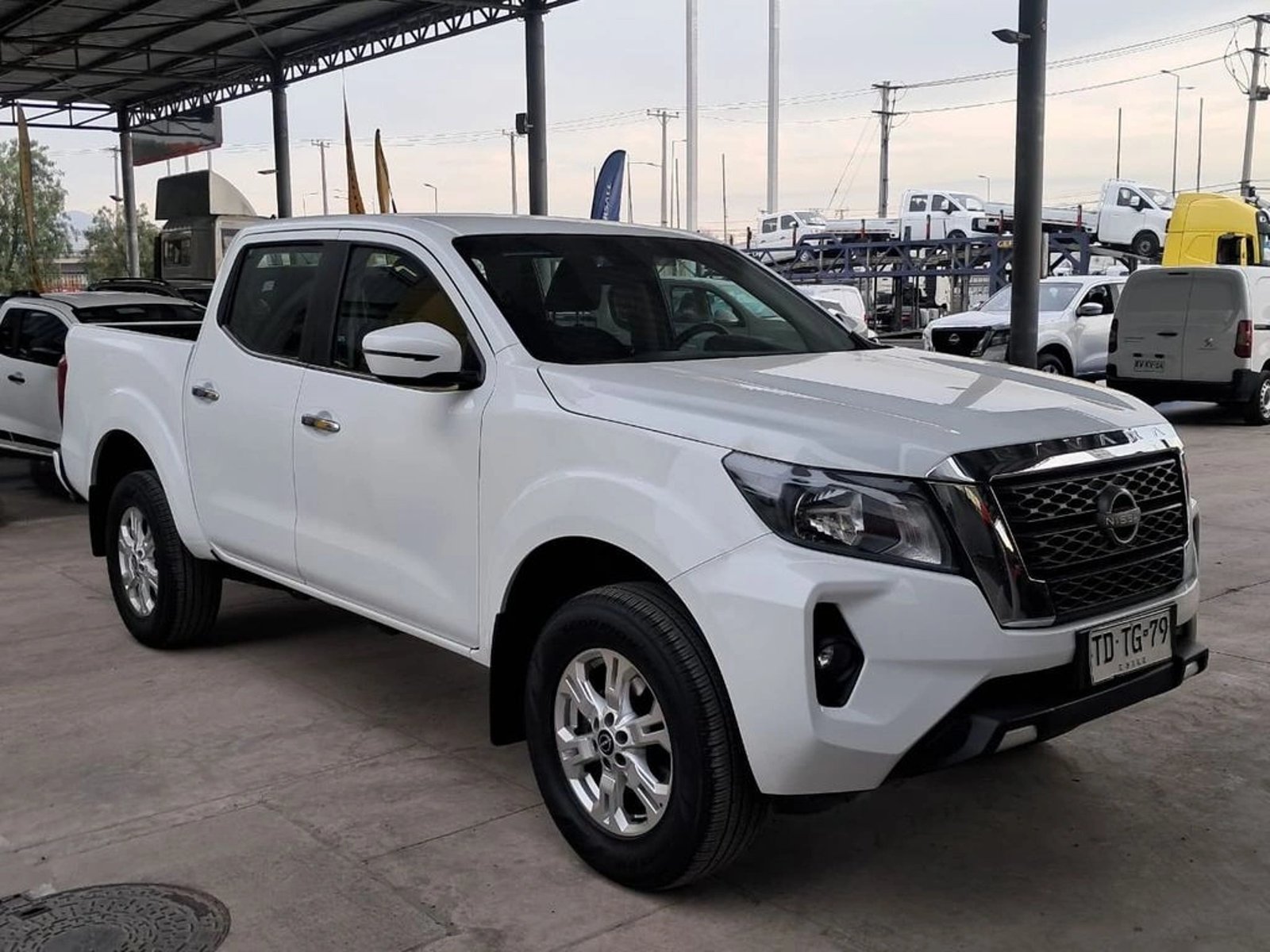 Nissan NAVARA 2.3 XE DC 4X2 MT 2024 - Foto 4 de 20