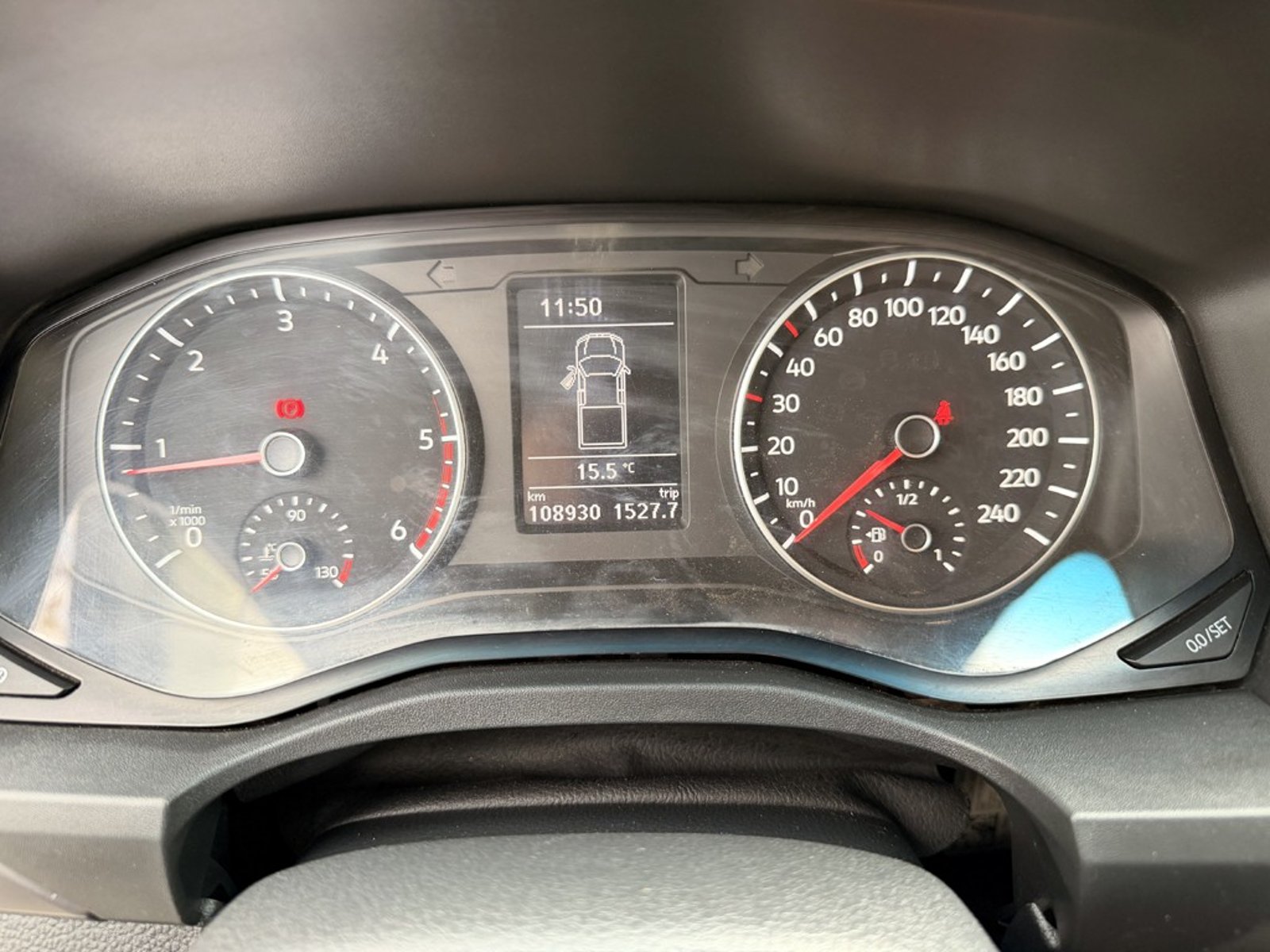 Volkswagen AMAROK 2.0 TRENDLINE 4X4 MT 2023 - Imagen 17 de 20