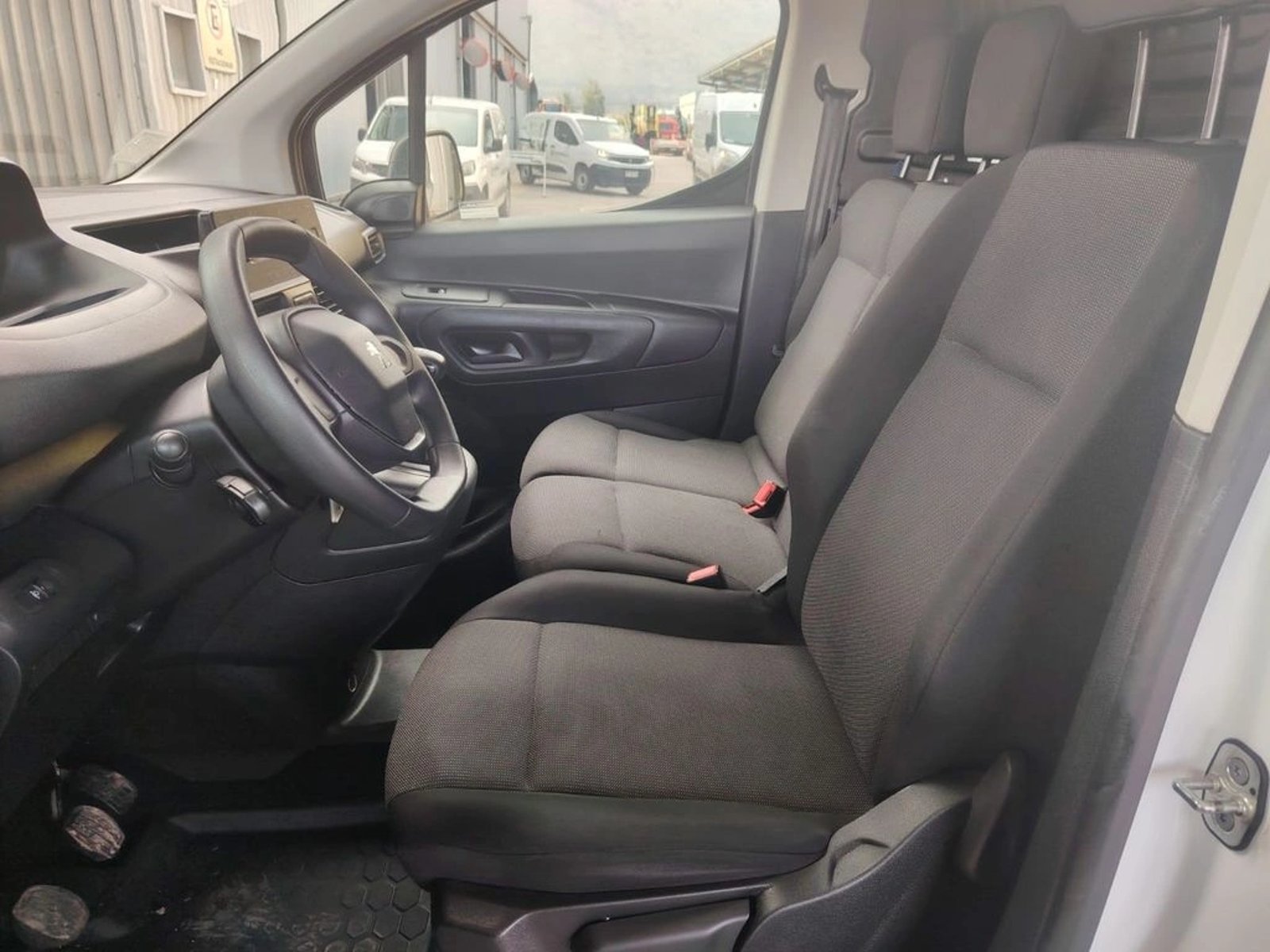 Peugeot PARTNER 1.5 L1 HDI  4X2 MT 5P 2023 - Imagen 12 de 15
