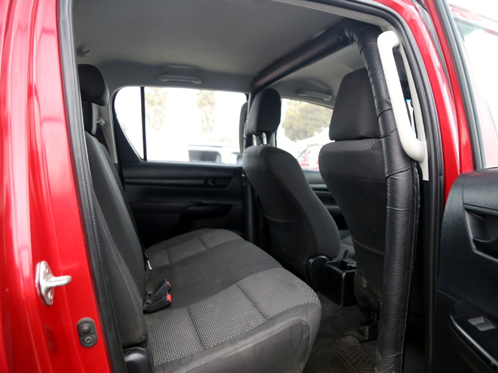 TOYOTA HILUX DX 2.4 4x2 MT 2022 - Imagen 15 de 20