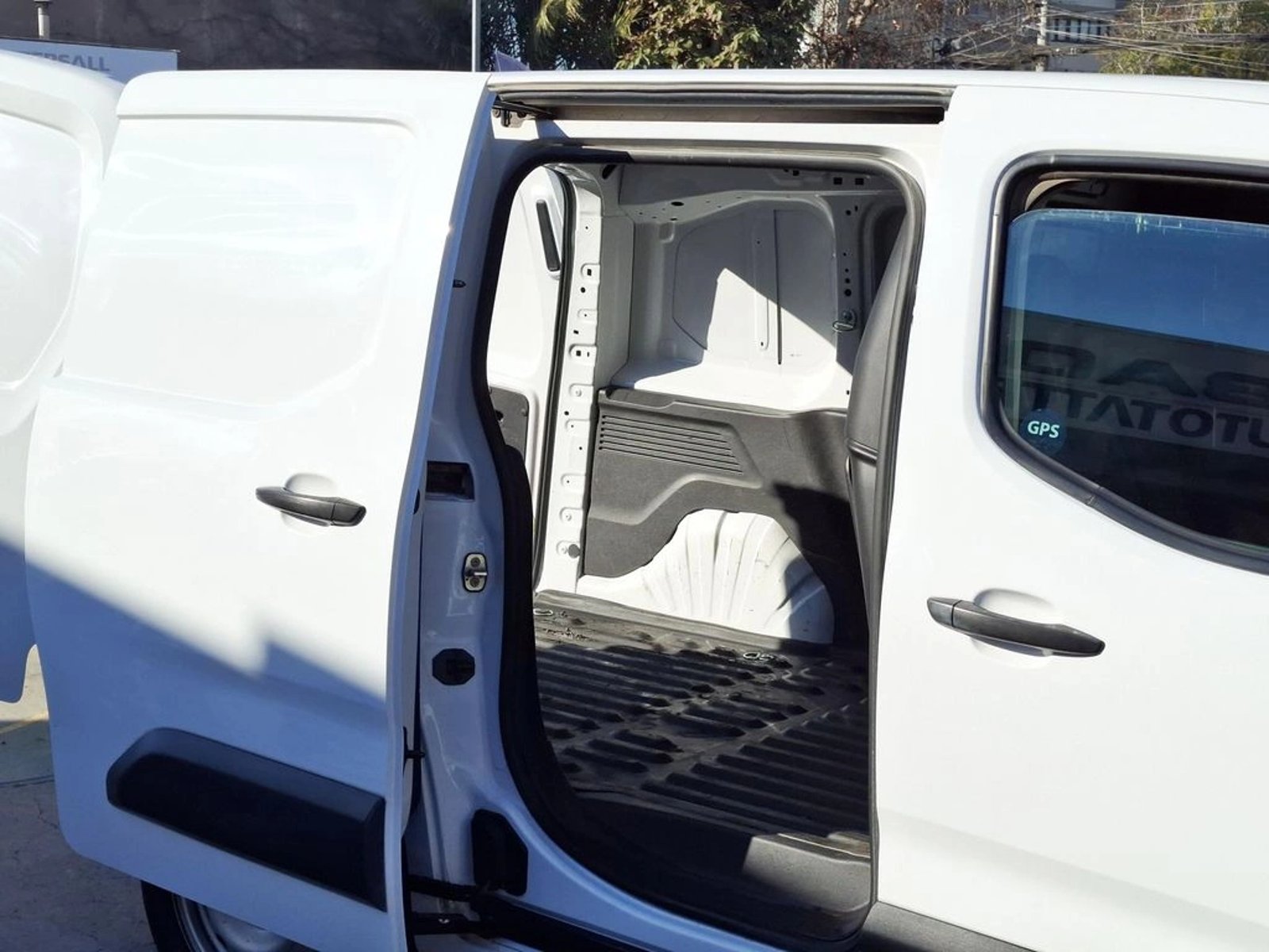 PEUGEOT PARTNER 1.5 2024 - Imagen 10 de 20