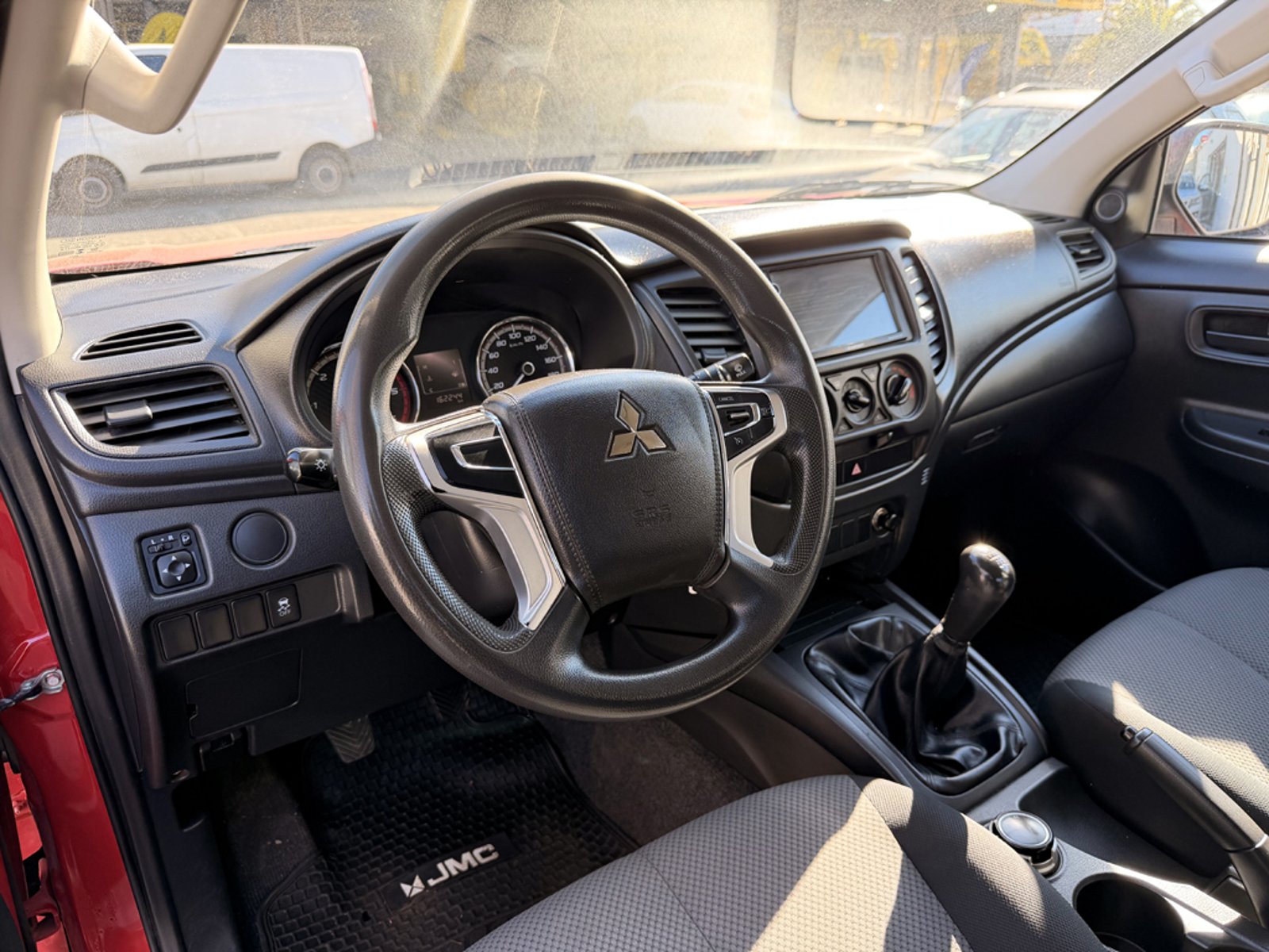 Mitsubishi L200 KATANA CRT 4X4 2.4 2023 - Imagen 11 de 20