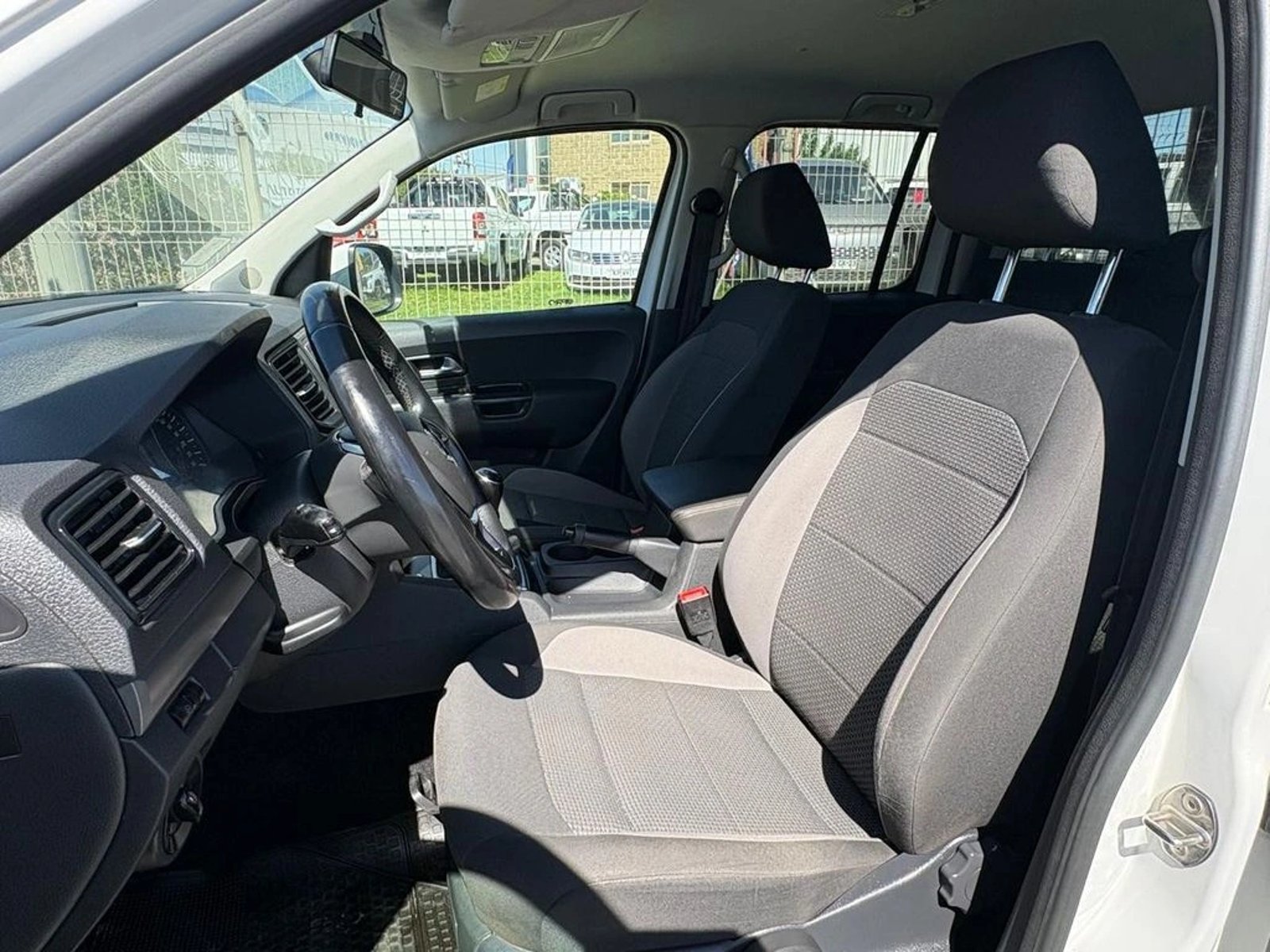 VOLKSWAGEN AMAROK TRENDLINE 4X4 DIESEL 2023 - Imagen 9 de 12