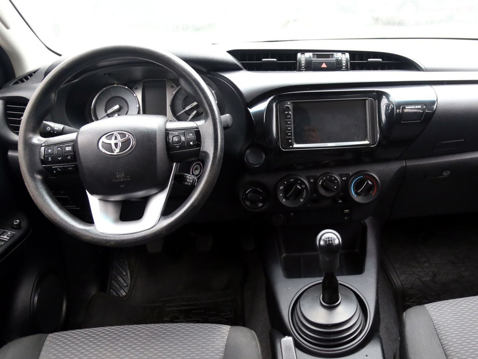 Toyota HILUX 2.4 4X4 MT 2022 - Imagen 13 de 19