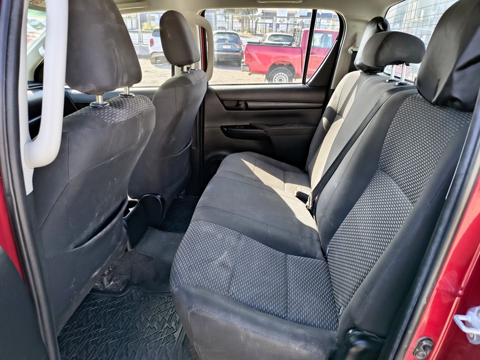 TOYOTA HILUX 2.4 DX 4X2 DIESEL MT 2024 - Imagen 13 de 18
