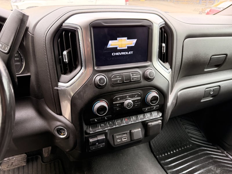 Chevrolet SILVERADO LTZ AT 4X4 2022 - Imagen 15 de 20
