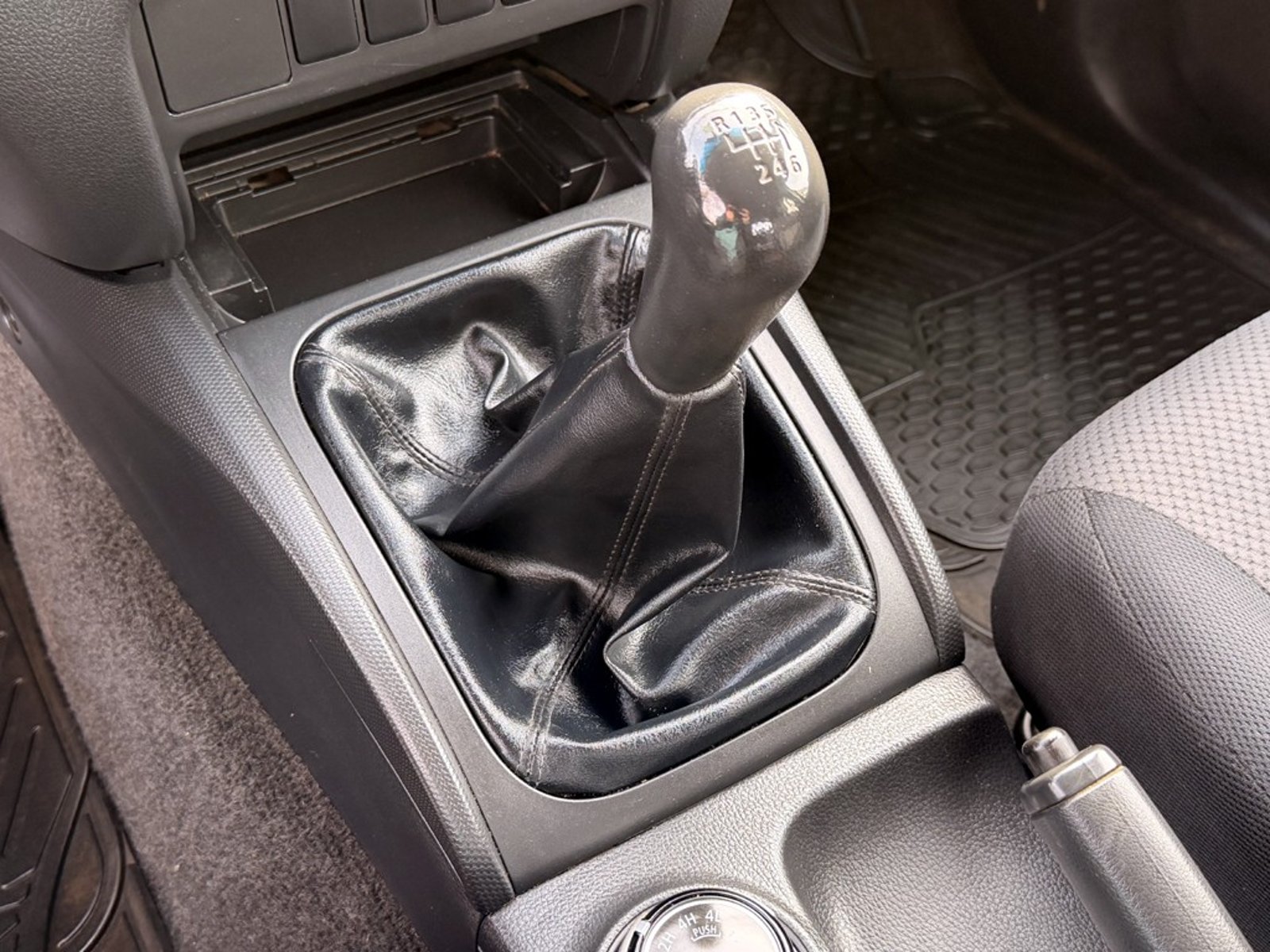 Mitsubishi L200 KATANA CRT 4X4 MT 2023 - Imagen 15 de 20