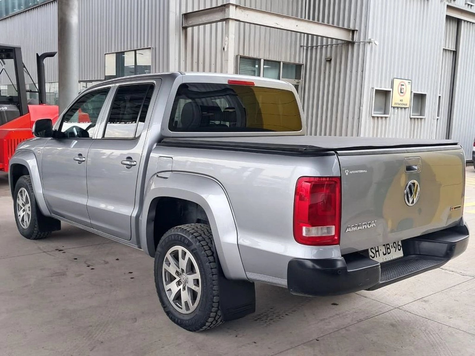 Volkswagen AMAROK COMFORTLINE 4X4 DC AT 2023 - Imagen 8 de 20