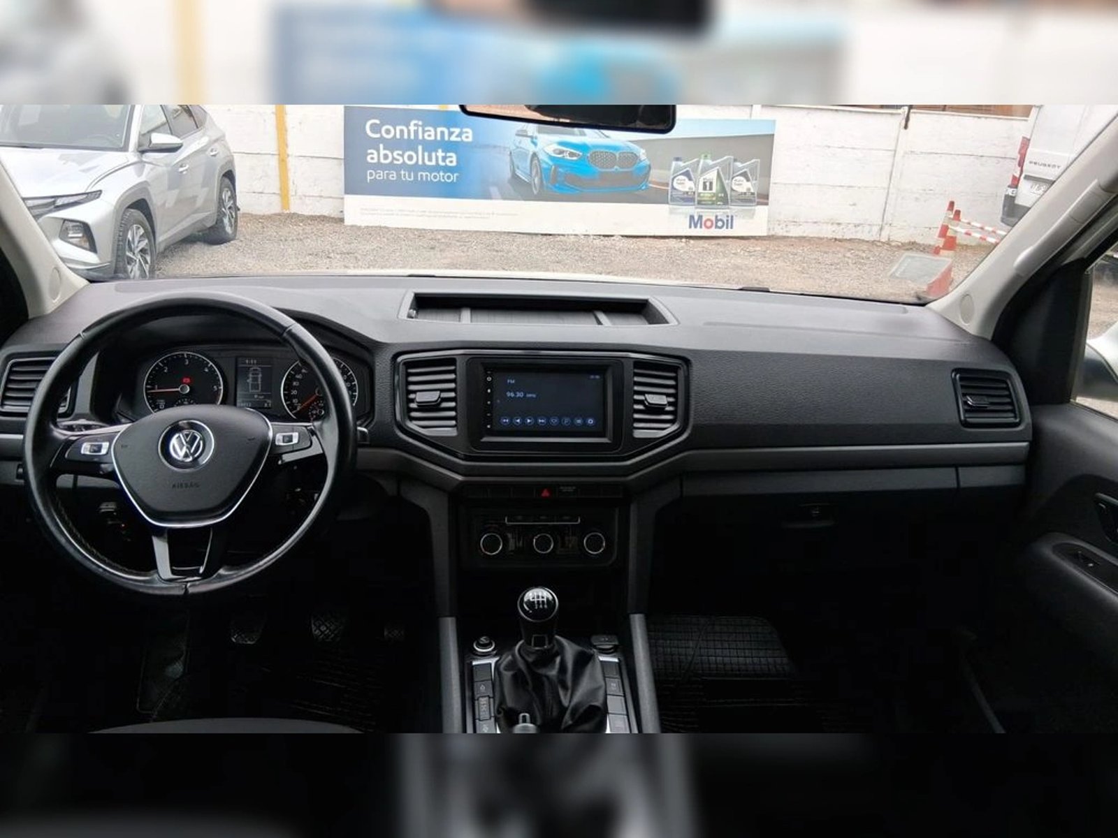 VOLKSWAGEN AMAROK 2.0 TRENDLINE DIESEL 4MOTION 4X4 DOB. CAB. MT 4P 2022 - Imagen 13 de 19