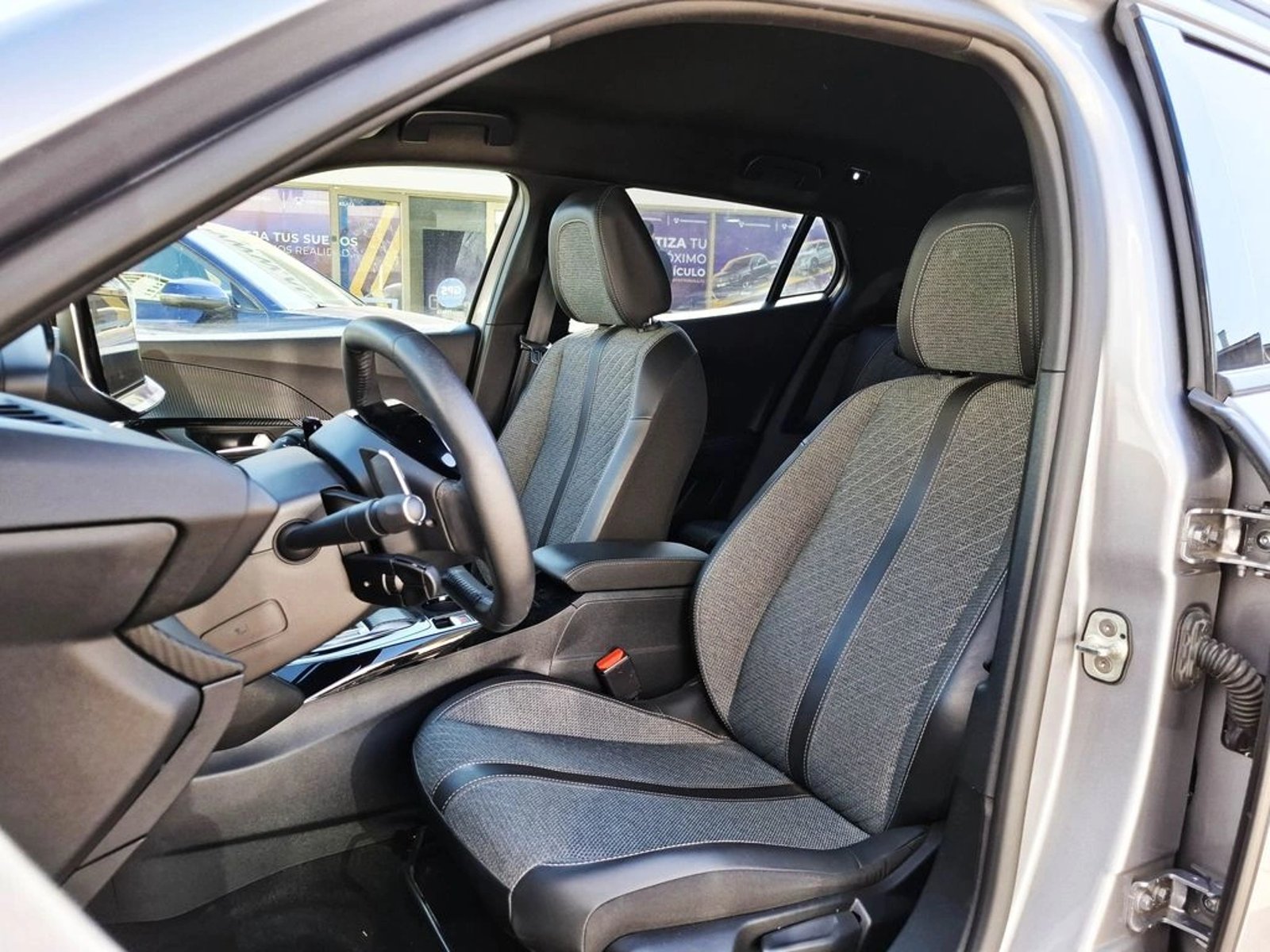 PEUGEOT 2008 1.5 2025 - Imagen 12 de 20