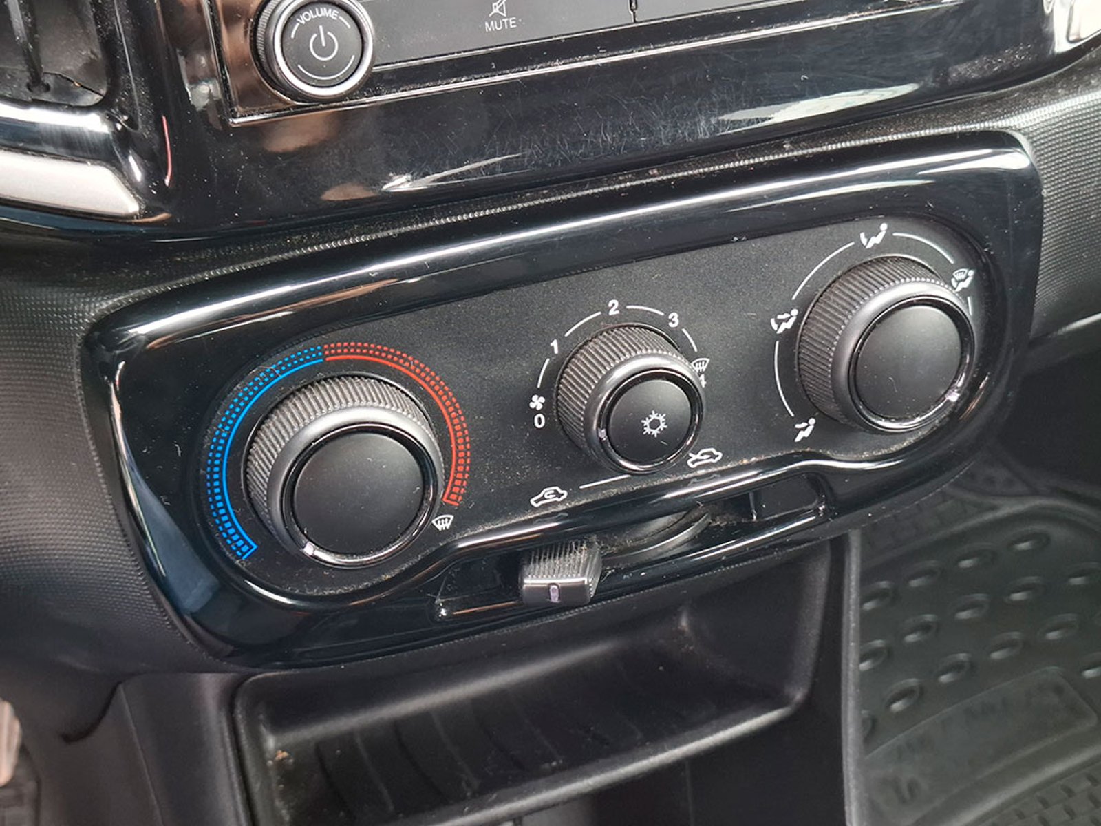 RAM 700 1700 BIGHORN DCAB 1.3 2024 - Imagen 16 de 20