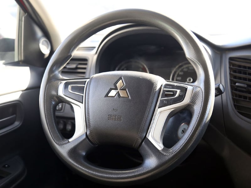 Mitsubishi L200 KATANA 2.4 4x4 MT 2023 - Imagen 15 de 20