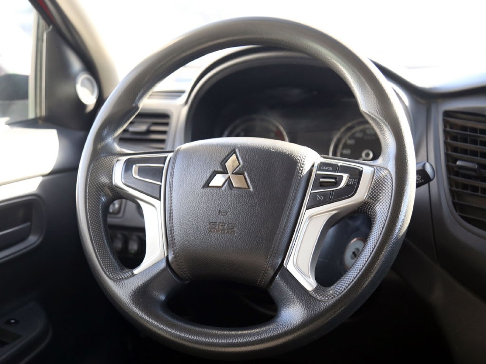 Mitsubishi L200 KATANA 2.4 4x4 MT 2023 - Imagen 15 de 20