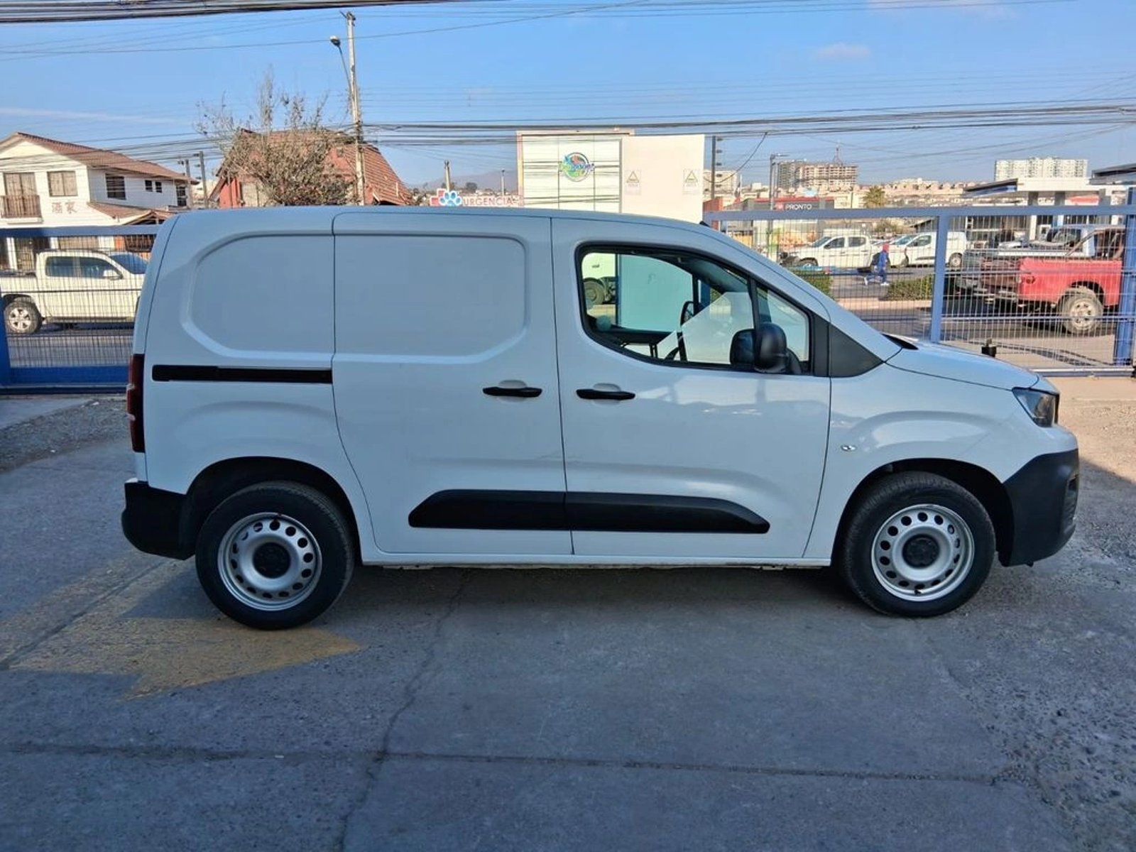 PEUGEOT PARTNER 1.5 L1 HDI DIESEL 100HP 4X2 MT 5P 2024 - Imagen 4 de 16