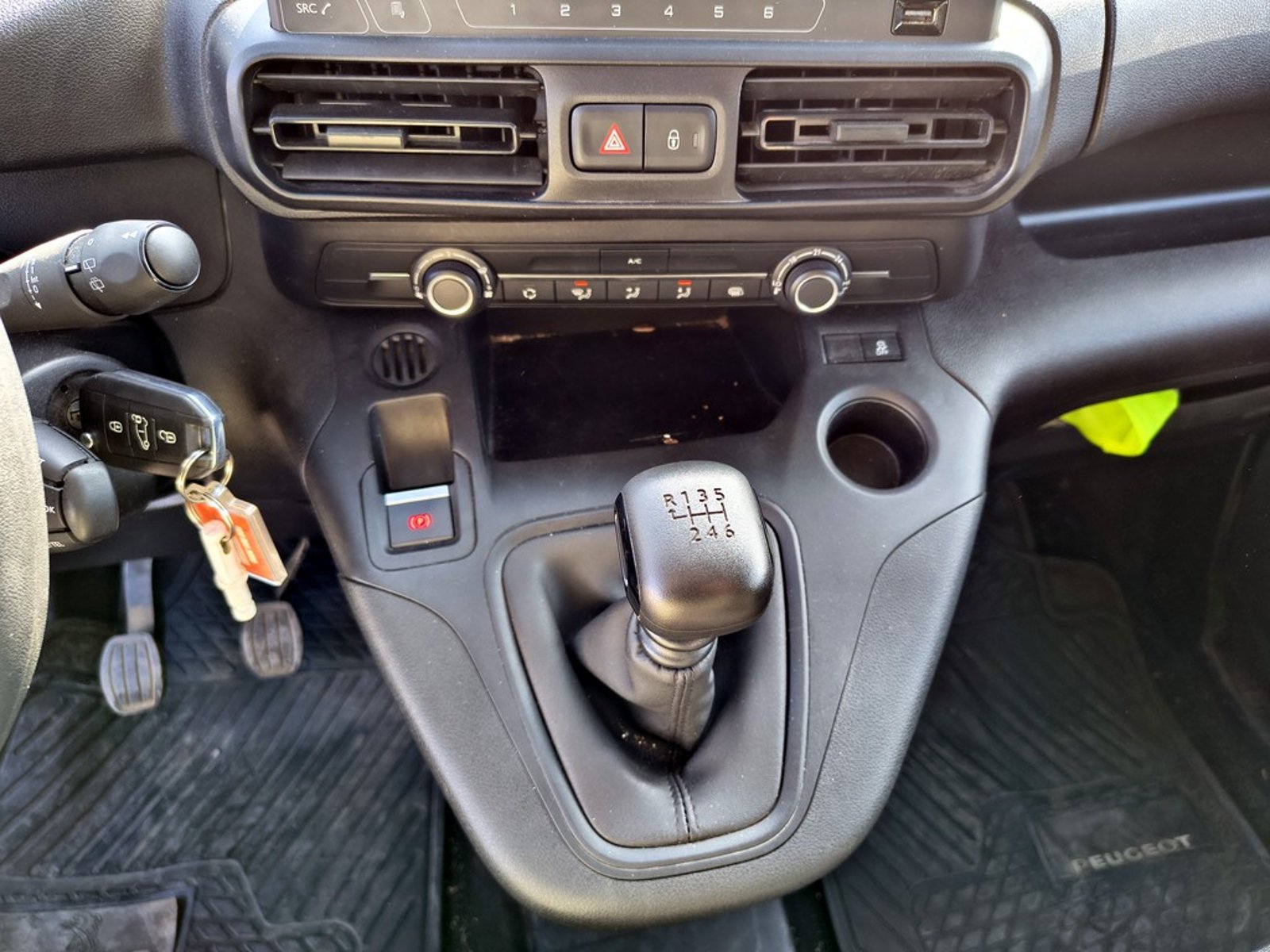 PEUGEOT PARTNER PARTNER L1 1.5 Diesel 4X2 T/M 2023 - Imagen 15 de 16