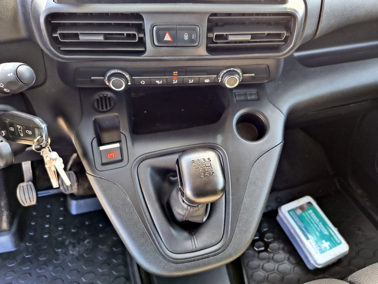 Peugeot PARTNER L1 1.5 Diesel 4X2 T/M 2024 - Imagen 15 de 17