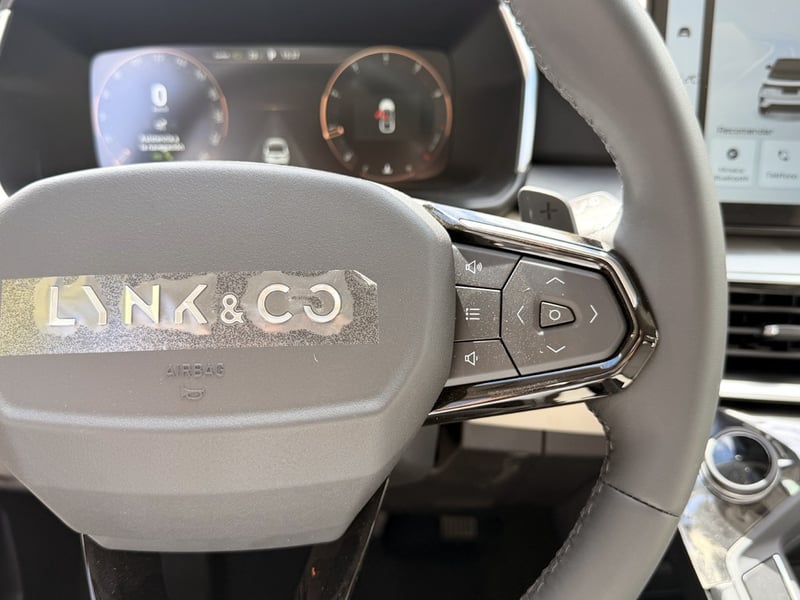 Lynk & Co 06 06 1.5T AT HALO 2027 - Imagen 19 de 20