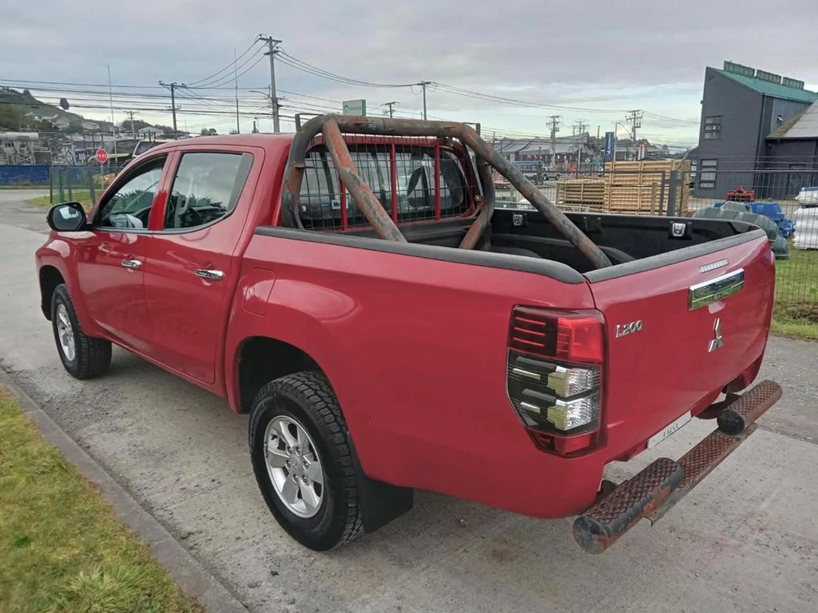 Mitsubishi L200 2.4 KATANA CR  4X2 MT 4P 2022 - Foto 4 de 7