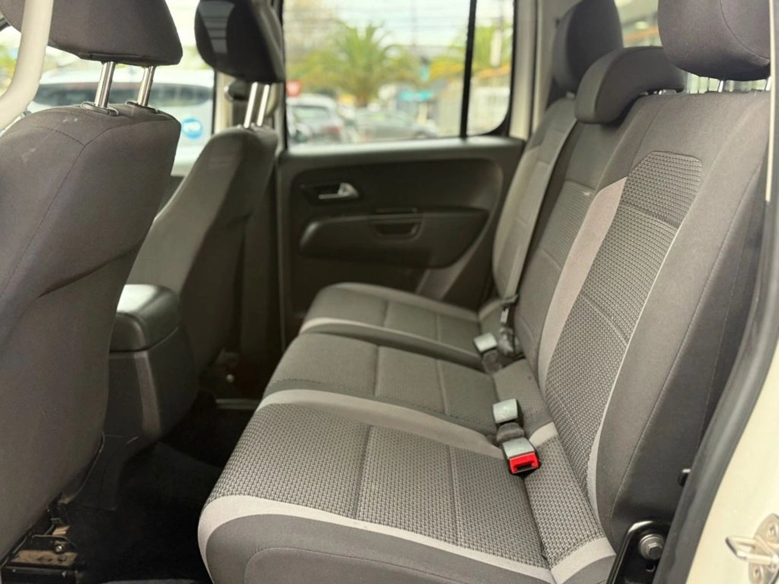 VOLKSWAGEN AMAROK 2.0 TRENDLINE 4X2 MT 2023 - Imagen 10 de 18