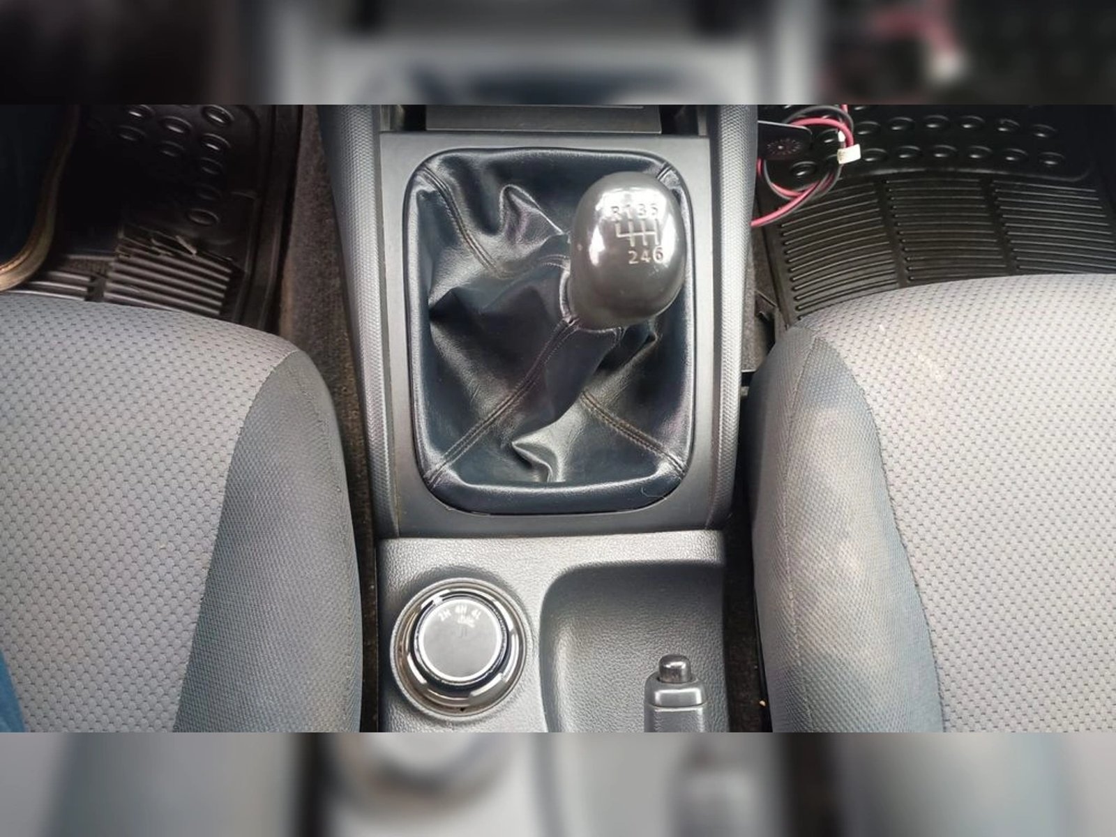 MITSUBISHI L200 2.4 KATANA  DOB. CAB. 4X4 MT 4P 2022 - Imagen 9 de 12