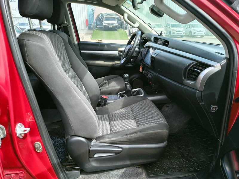 Toyota HILUX 2.8 SR Diesel 4x4 T/M 2023 - Imagen 20 de 20