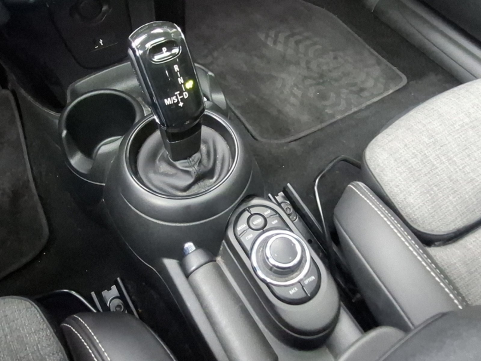 Mini Cooper S Hb 3p 2.0 Aut 2023 - Imagen 12 de 19