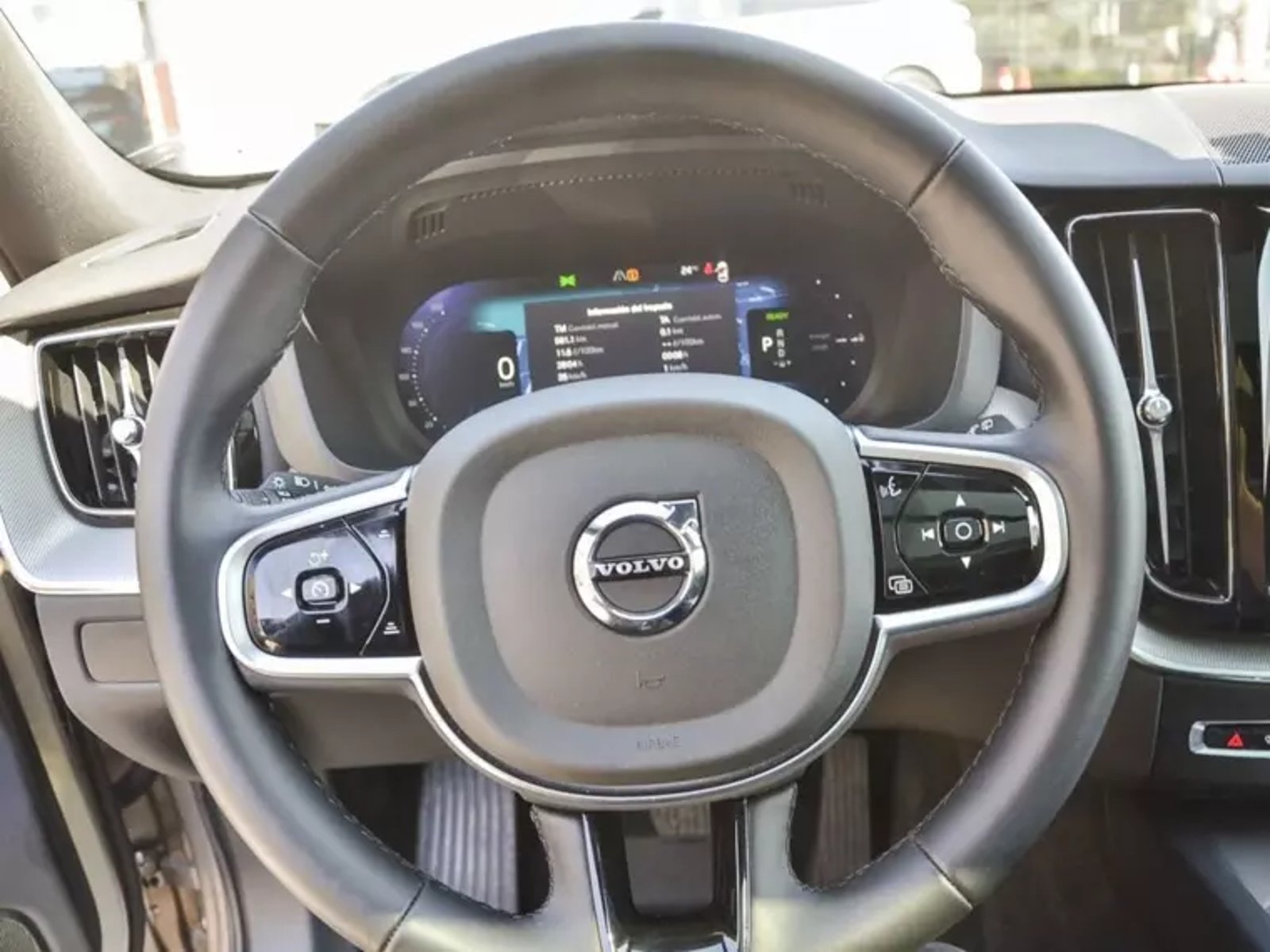 Volvo Xc60 T8 Recharge 4x4 2.0 Aut Ultimate Dark 2025 - Imagen 16 de 20