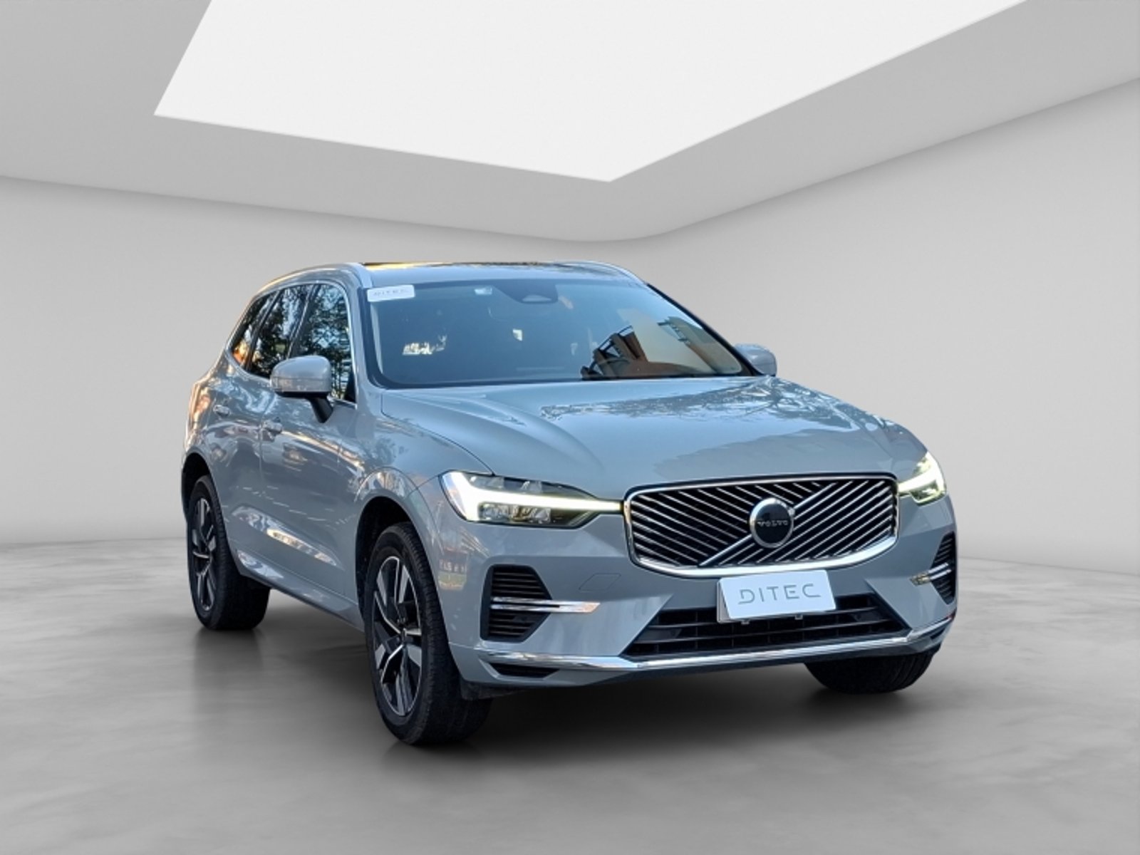 Volvo Xc60 B5 Awd Plus 2025 - Foto 3 de 20